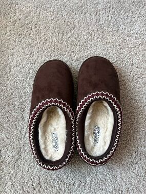NWOT Crown Vintage Dark Brown Faux Suede Slip-On Slippers with Cream Fur